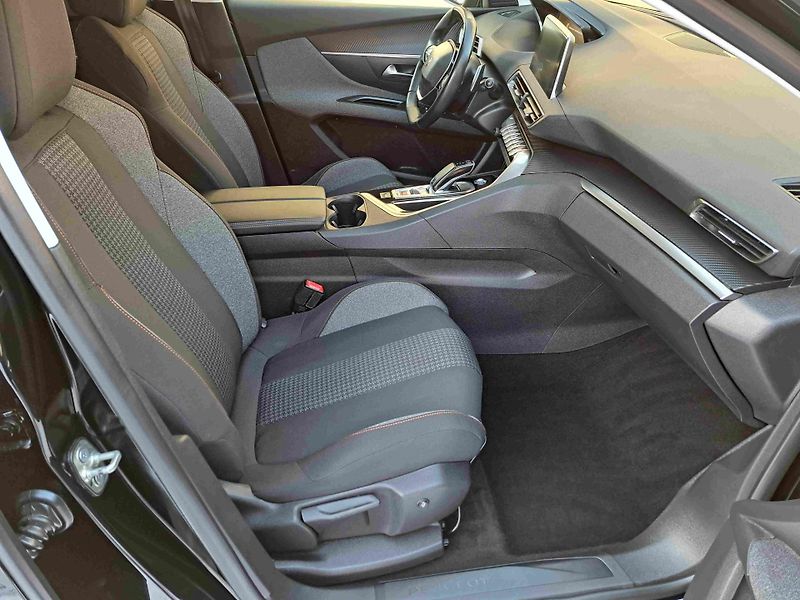 Peugeot 5008 (2019) 1,2 PT EAT8 18ALU PDC NAVI - fotka 8 z 20