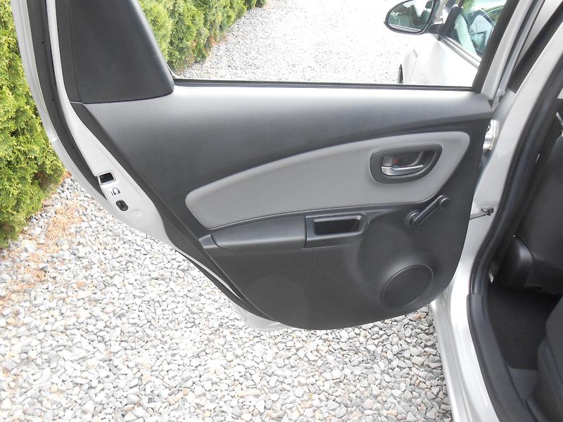 Toyota Yaris 1.5VVTiHybrid,NAVI,KAMERA,AUT - fotka 19 z 39