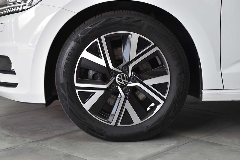 Volkswagen Touran 1.5 TSI TAŽNÉ*7.MÍST*DPH*ČR 1M - fotka 38 z 46