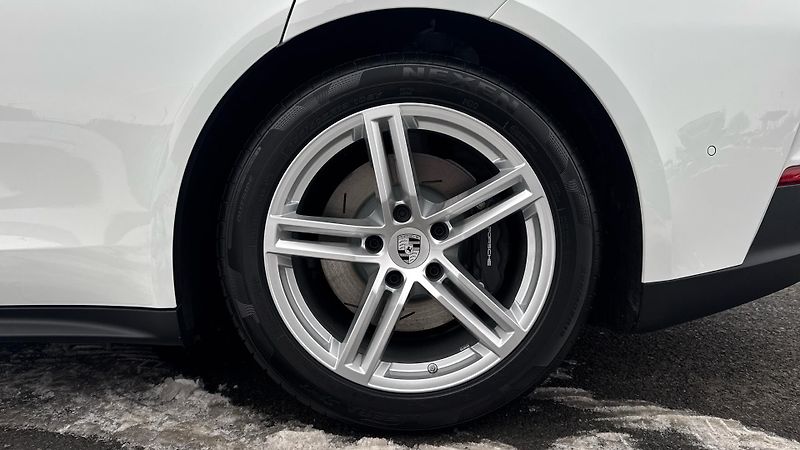 Porsche Panamera 4 E-Hybrid - fotka 12 z 30