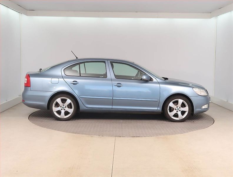 Škoda Octavia (2011) 1.8 TSI, Serv.kniha, Tempomat - fotka 6 z 15