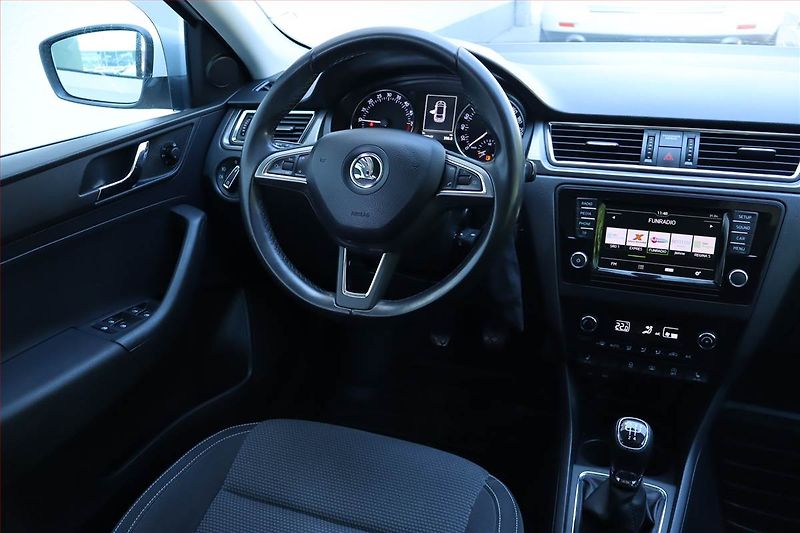 Škoda Rapid (2015) Spaceback 1.6 TDI, Serv.kniha - fotka 7 z 21