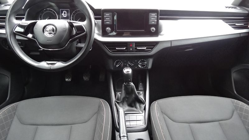 Škoda Scala 1.0TSi /CEBIA/+nová sada kol - fotka 4 z 16