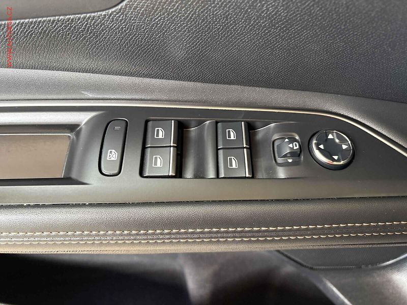 Peugeot 5008 (2021) 1.5 HDI, 1.maj, LED, panor. - fotka 12 z 17
