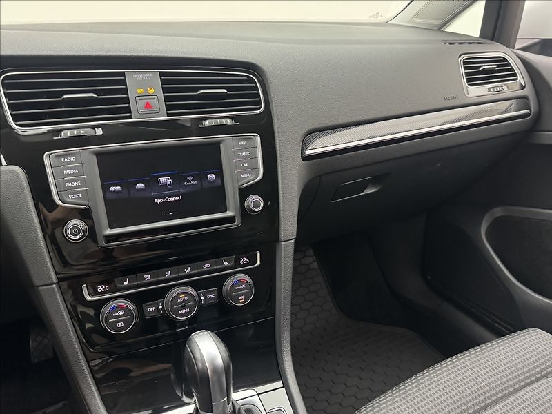 Volkswagen Golf 1,6 DSG DPH HIGHLINE 2XKOLA ČR - fotka 13 z 41