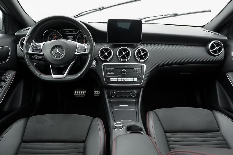 Mercedes-Benz Třídy A 220d 4MATIC AMG - fotka 13 z 28