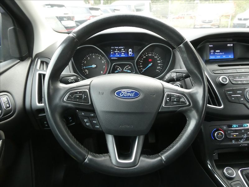 Ford Focus 1,5 110kW 1.MAJITEL, SERVISKA - fotka 30 z 48