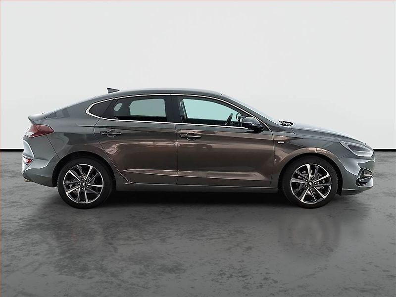 Hyundai i30 (2023) 1.5 T-GDI MHEV - fotka 6 z 20
