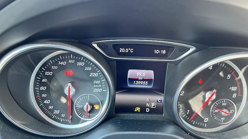 Mercedes-Benz GLA 200 D 100 KW 4 matic - fotka 8 z 14