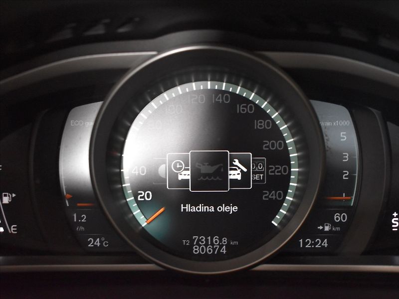 Volvo V40 2,0 D3 Cross Country Adapt.tem - fotka 25 z 25