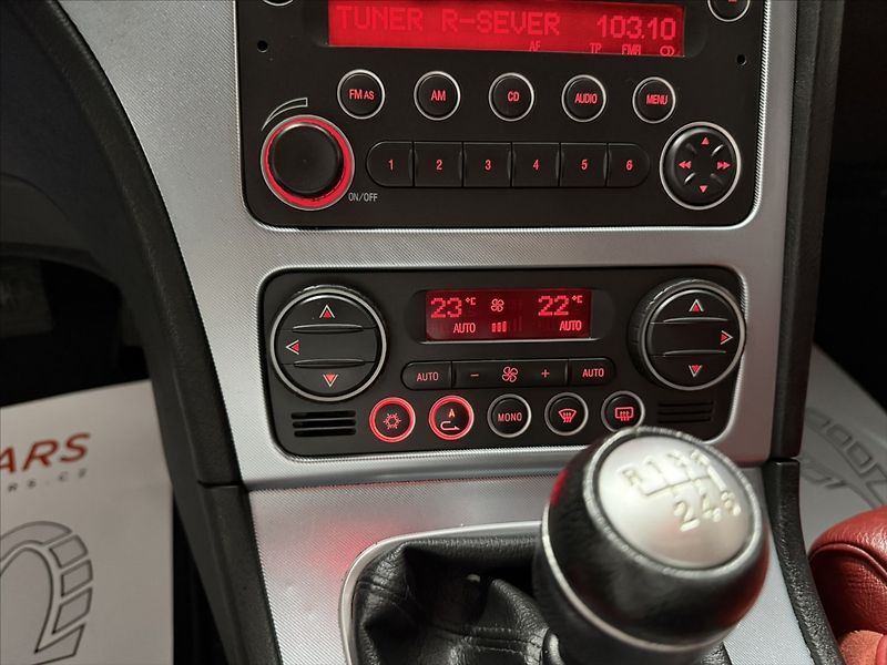 Alfa Romeo 159 2,4   JTDm V5 147 kW BOSE TOP - fotka 17 z 40