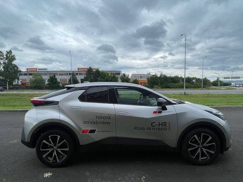 Toyota C-HR 1.8L Style Hybrid 2x4 - fotka 10 z 23