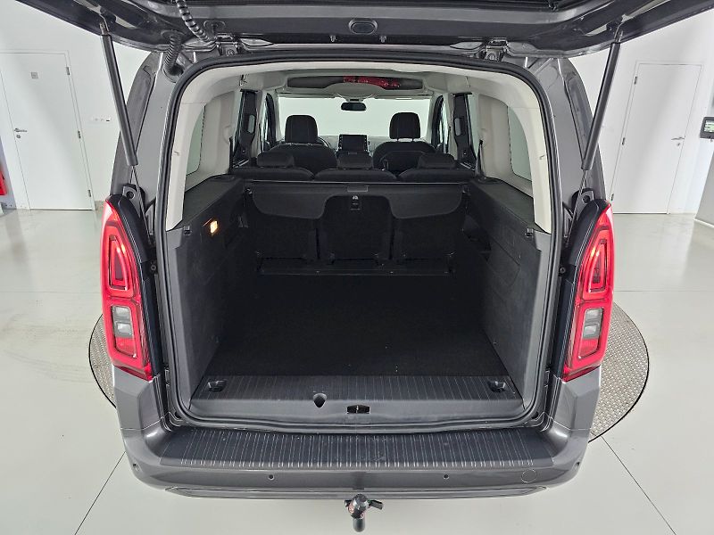 Toyota ProAce City Verso (2024) Long 1.2T FAMILY - fotka 30 z 30