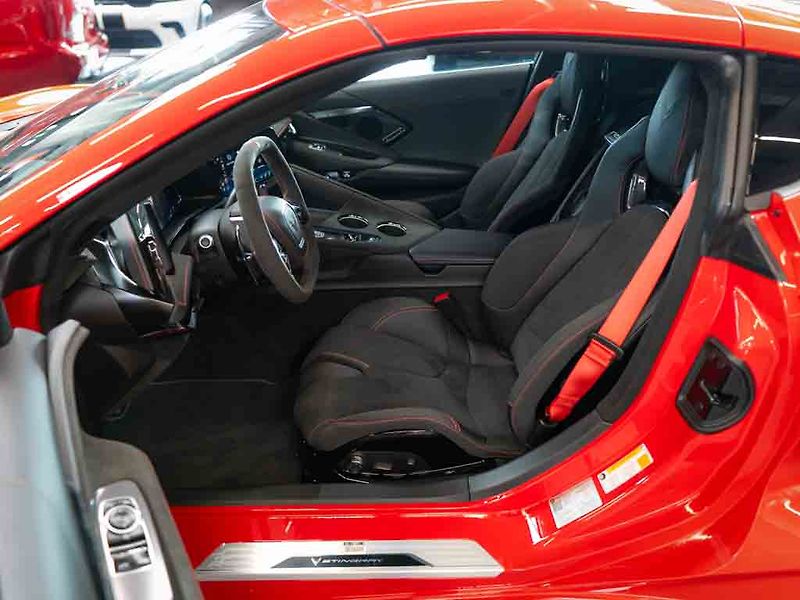 Chevrolet Corvette (2026) 6.2 Stingray 3LT Z51 Facelift - fotka 16 z 39