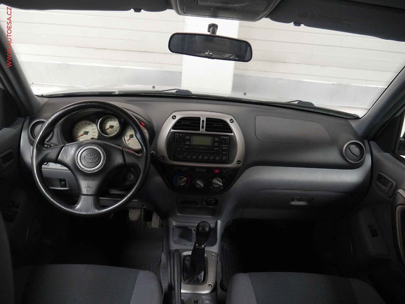 Toyota RAV4 (2001) 2.0VVT-i 4x4, AC - fotka 8 z 18