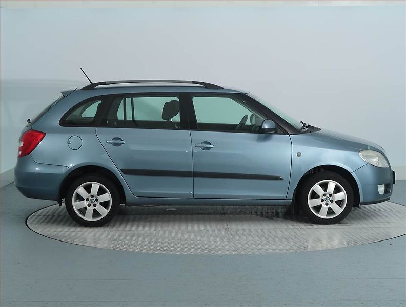 Škoda Fabia (2009) 1.4 16V, nová STK - fotka 6 z 13
