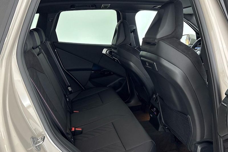 BMW X3 xDrive40d - fotka 12 z 25