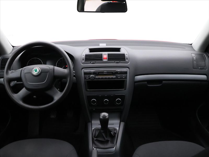 Škoda Octavia 1,6 i 75kW CZ 1.Maj Klima Tour - fotka 18 z 25