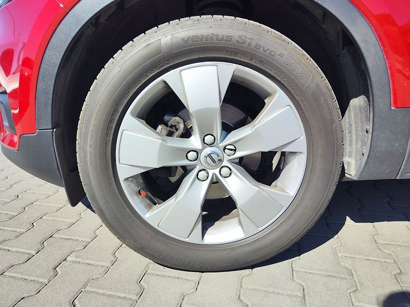 Volvo XC40 D3 2.0D Momentum Pro AT - fotka 35 z 38