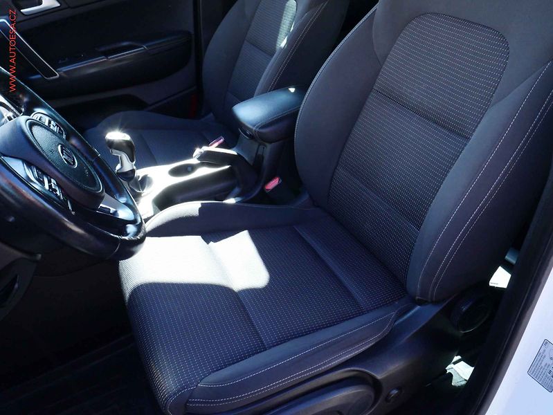 Kia Sportage (2017) 1.6 GDi, ČR, AC, TZ, výhřev - fotka 9 z 17