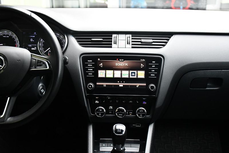 Škoda Octavia 1.6TDi STYLE ACC ČR - fotka 8 z 37