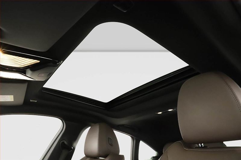 BMW i4 (2022) eDrive40, SoH 95% - fotka 11 z 21