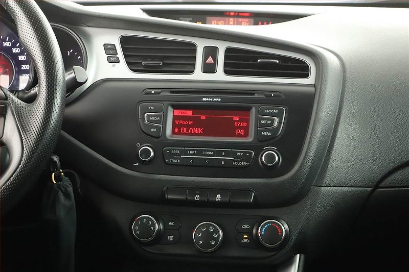 Kia Ceed (2012) 1.4 CRDi, nová STK, udržované - fotka 9 z 13