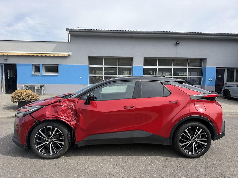Toyota C-HR 1,8i hybrid automat navigace - fotka 6 z 21