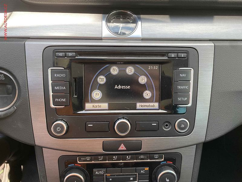 Volkswagen Passat (2011) 2.0 TDI, Comfortline, navi - fotka 17 z 19