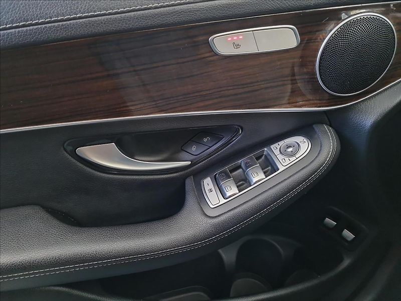 Mercedes-Benz GLC 250 d 4MATIC kupé - fotka 12 z 21