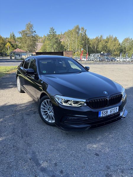 BMW Řada 5 (2019) BMW 520 xd - fotka 2 z 15