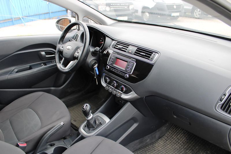 Kia Rio (2015) 1.4i KLIMA EL.OKNA ALUKOLA - fotka 14 z 16