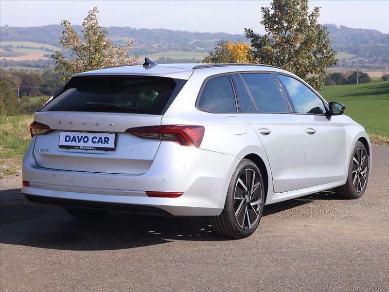 Škoda Octavia 2,0 TDI DSG Style Sport DPH - fotka 7 z 33