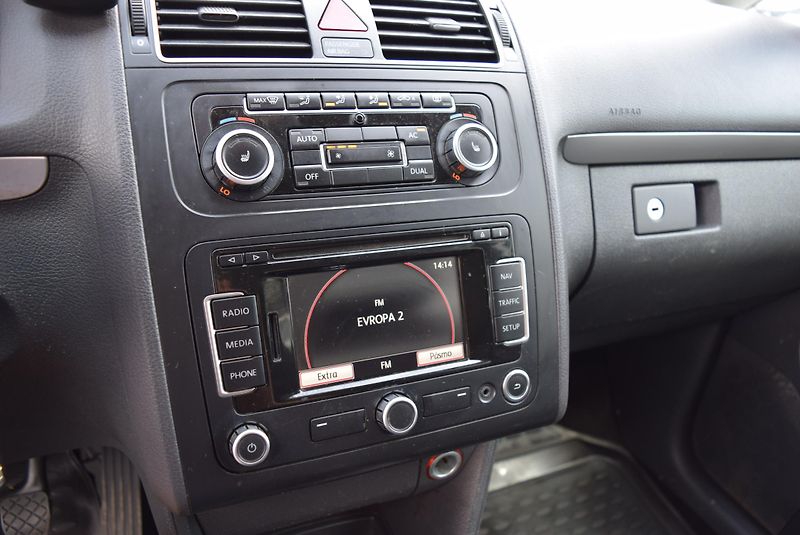 Volkswagen Touran (2010) 1.6TDI 77kw TRENDLINE BMT NAV  - fotka 24 z 48