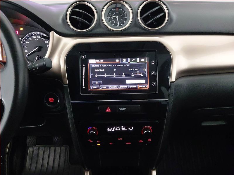 Suzuki Vitara (2018) 1.6 VVT, Kůže, Navi, Tempomat - fotka 12 z 20