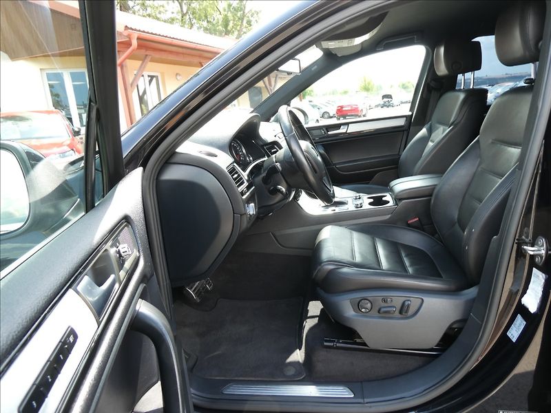 Volkswagen Touareg 3,0 TDi V6 180kW, webasto, DPH - fotka 17 z 50
