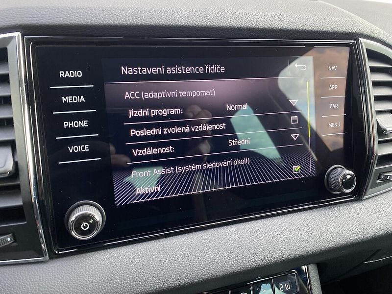 Škoda Karoq 1,5 TSI 110 kW Style - fotka 20 z 28