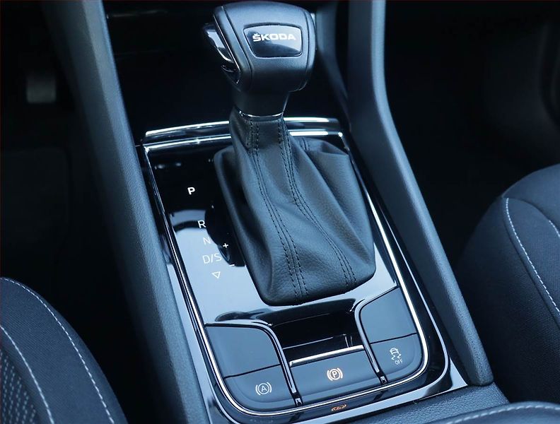 Škoda Karoq (2023) 1.5 TSI - fotka 13 z 24