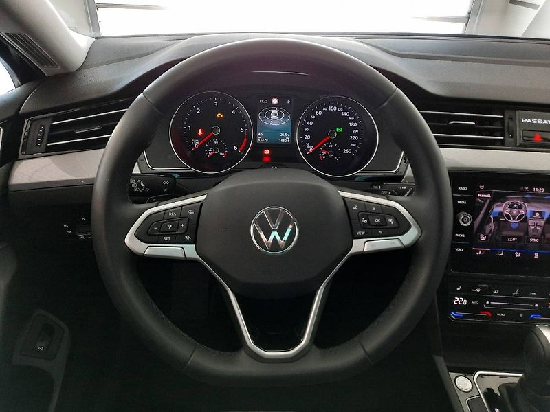 Volkswagen Passat Variant (2023) 2.0 TDI (110kW/150k) DSG, Busi - fotka 10 z 26