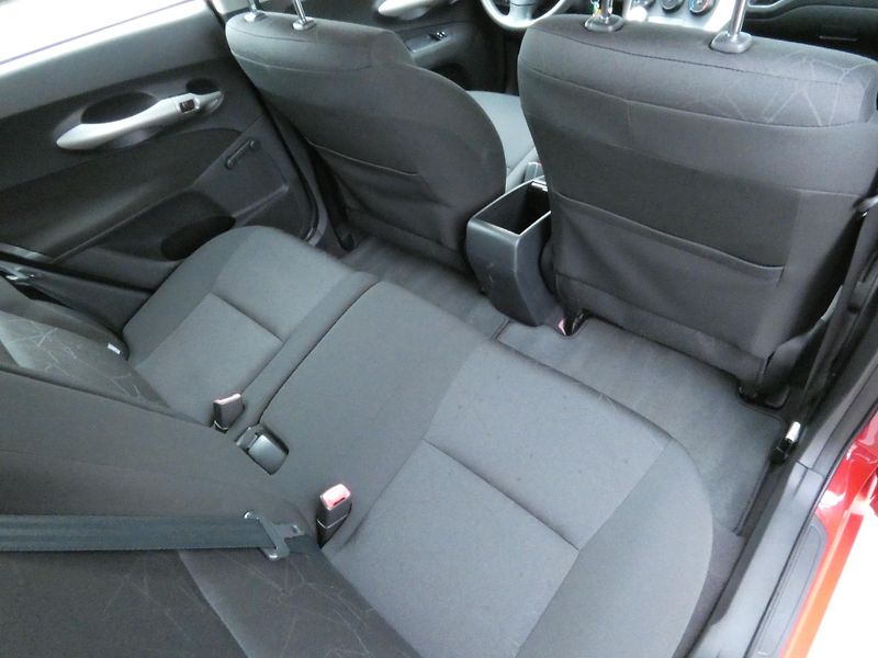 Toyota Auris (2009) 1,6 91KW - fotka 29 z 30