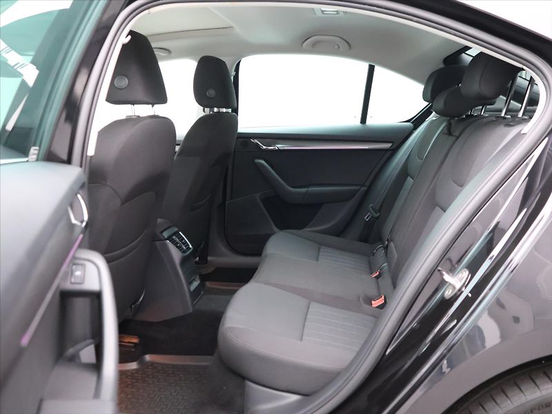 Škoda Octavia 2,0 TSI 140kW DSG Style CZ - fotka 14 z 33