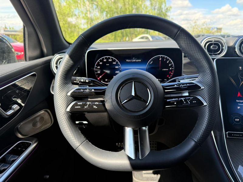 Mercedes-Benz GLC (2024) 300 de 4MATIC - fotka 12 z 27