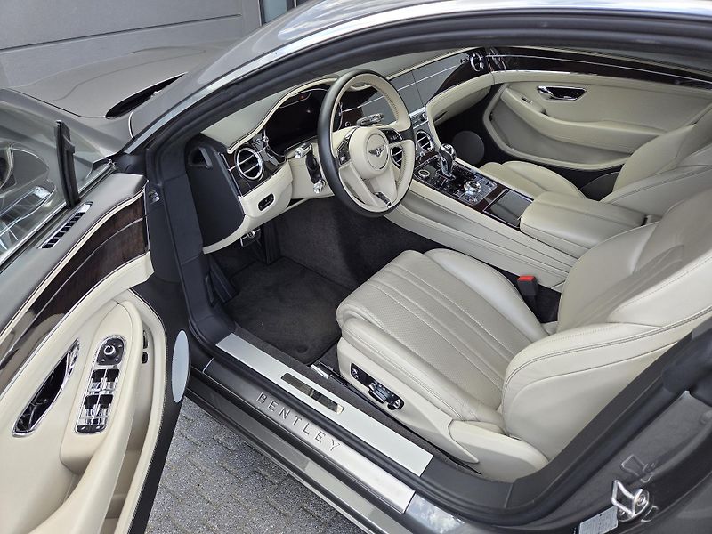 Bentley Continental GT W12 MULLINER  - fotka 4 z 12