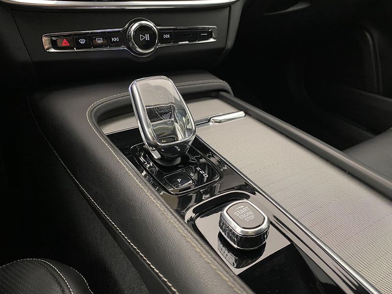 Volvo S90 B5 AWD BLACK ULTIMATE AUT CZ - fotka 27 z 62
