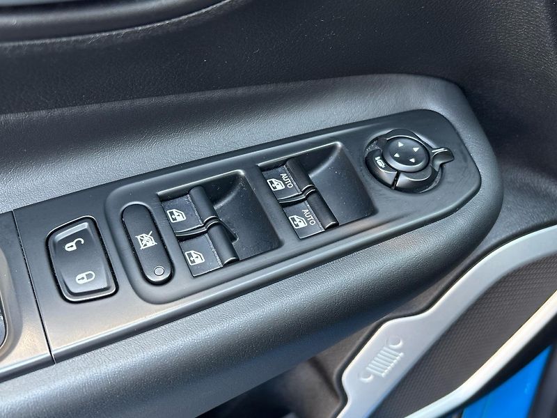 Jeep Renegade (2015) 1.4 MultiAir Limited - fotka 22 z 22
