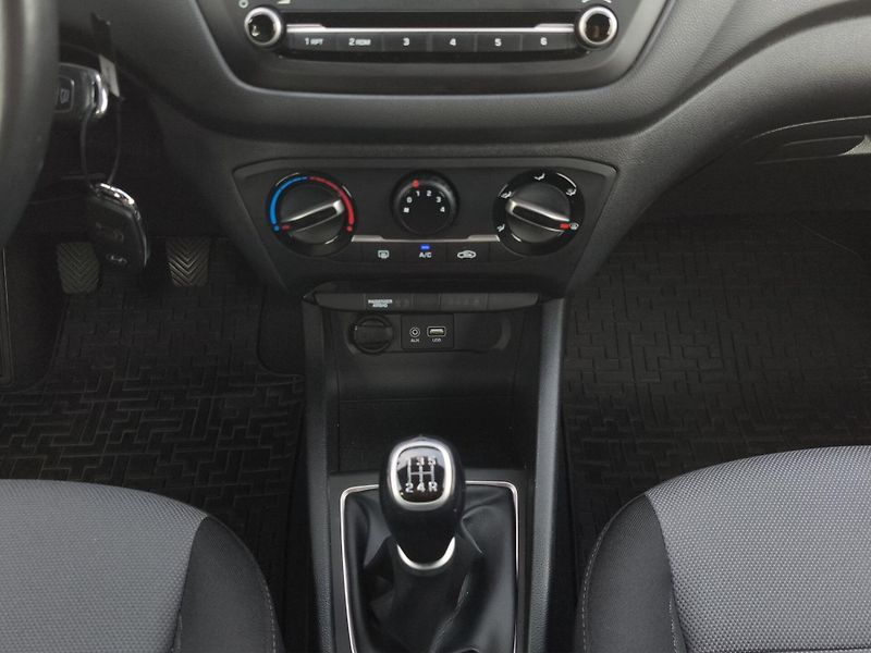Hyundai i20 (2018) 1.2i 55kW, ČR, 1. Maj., Klima - fotka 17 z 20