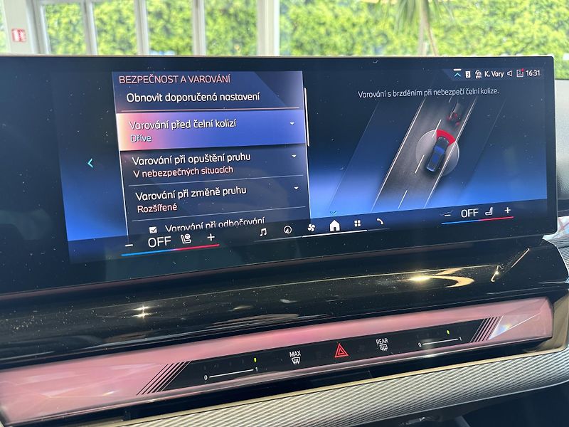 BMW Řada 5 540d xDrive Touring M-Sport - fotka 18 z 28