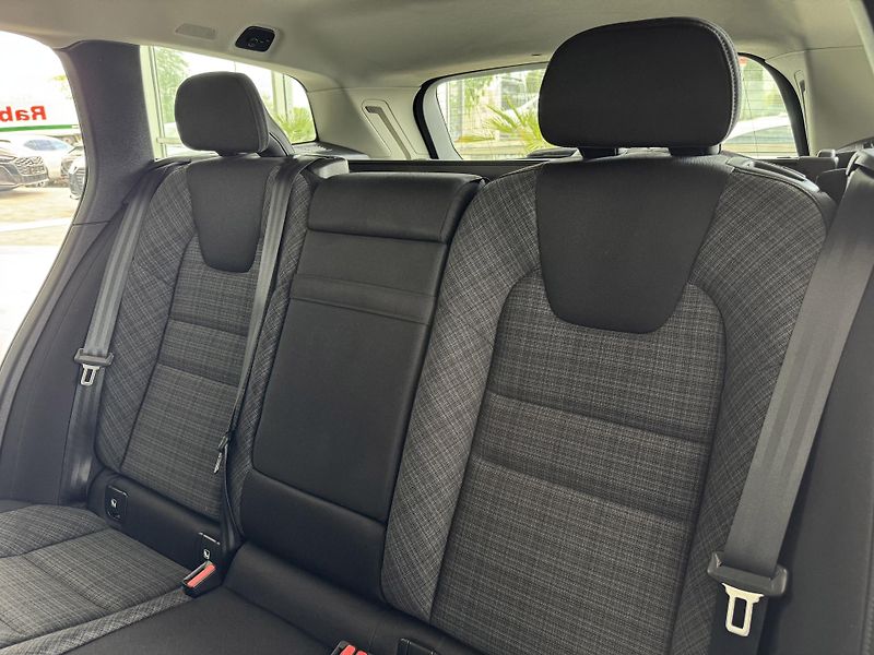 Volvo V60 T6 AWD Recharge*KeyLes*DPH - fotka 14 z 38