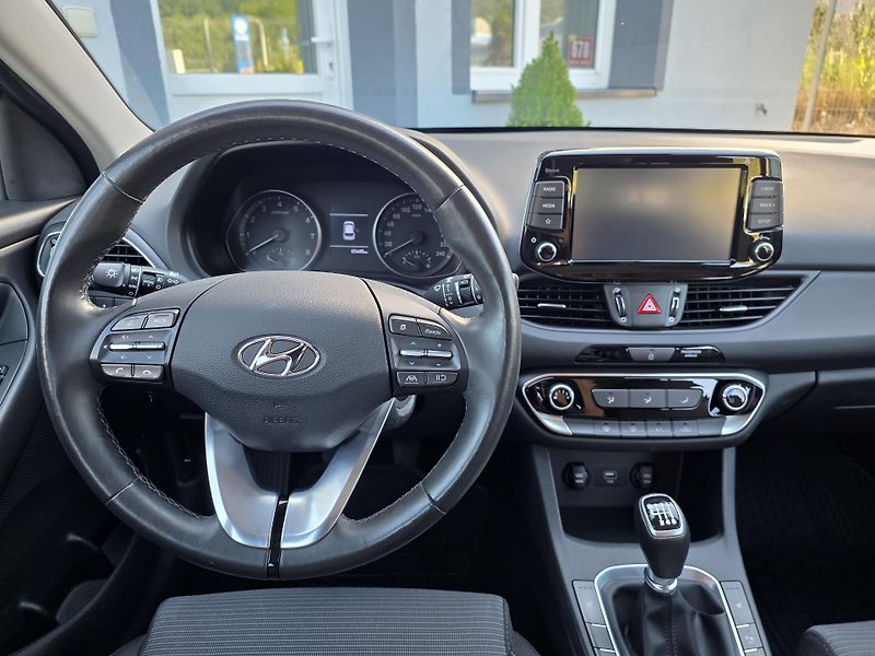 Hyundai i30 (2022) 1.5i COMFORT TAŽNÉ KAMERA - fotka 11 z 21