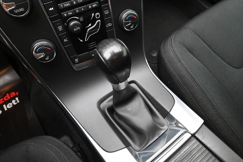 Volvo V60 1,6 D2 84 kW Manuál Kinetic - fotka 21 z 29